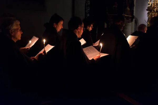 Messes du Rorate à la lueur des bougies